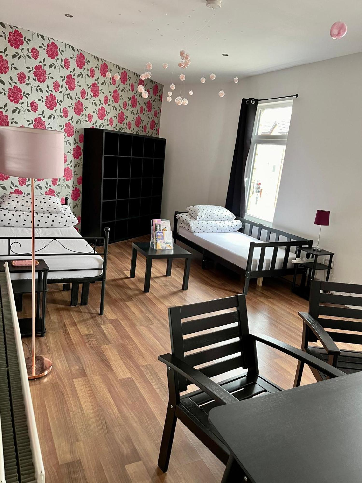 Entire Pinkapt - Free Parking - Up To 4 Guests - 3 Beds - Close To City Centre بلفاست المظهر الخارجي الصورة